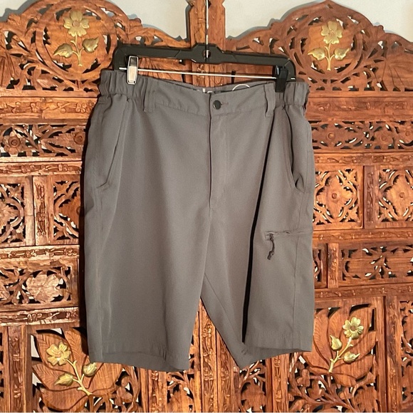 Wrangler Men's 32” Charcoal Tech Cargo Shorts - Picture 1 of 3